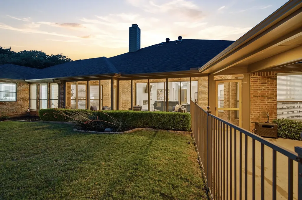 303 Quail Crest Drive Bedford TX 76021