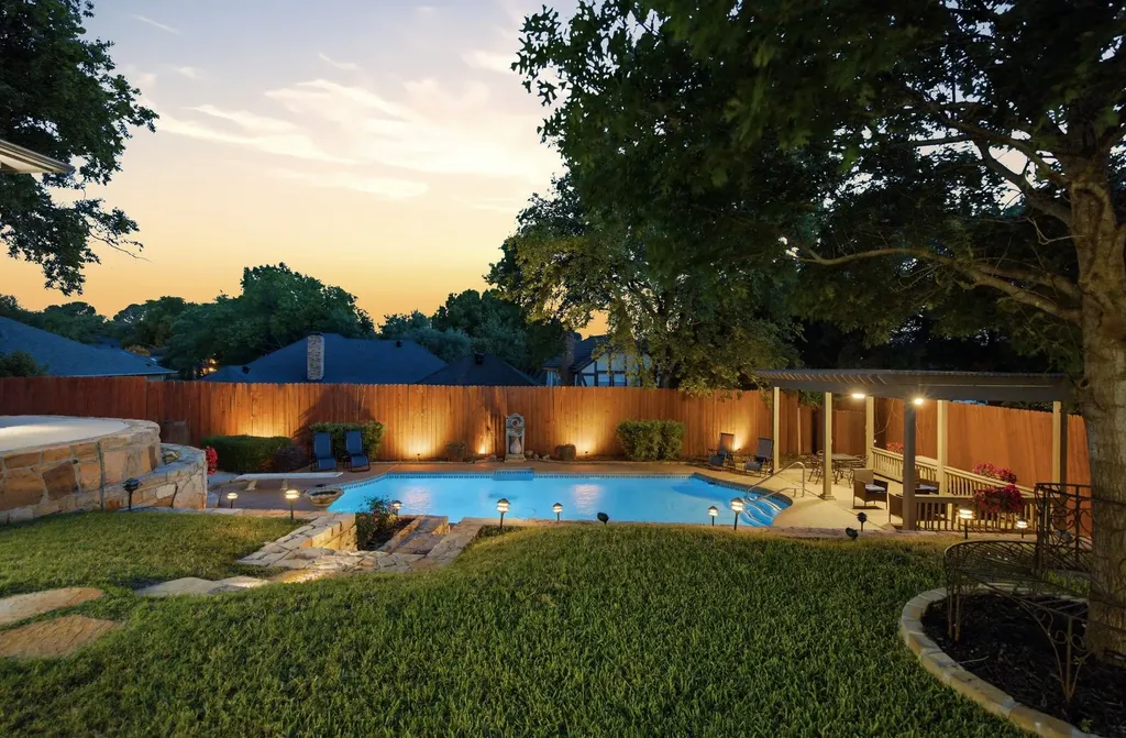303 Quail Crest Drive Bedford TX 76021