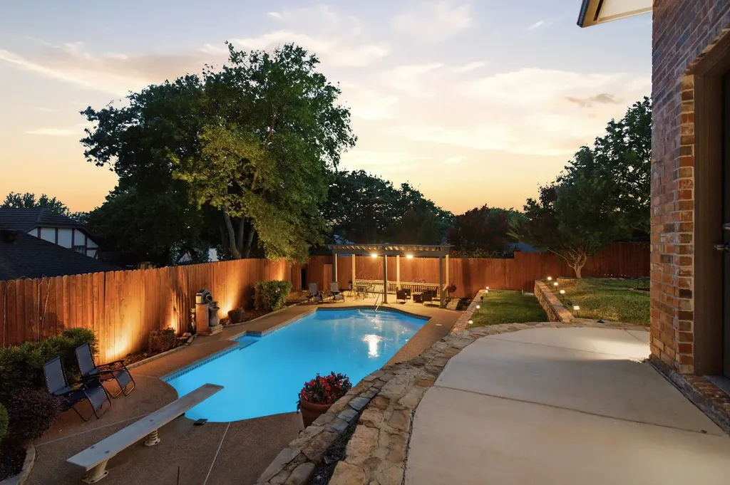 303 Quail Crest Drive Bedford TX 76021
