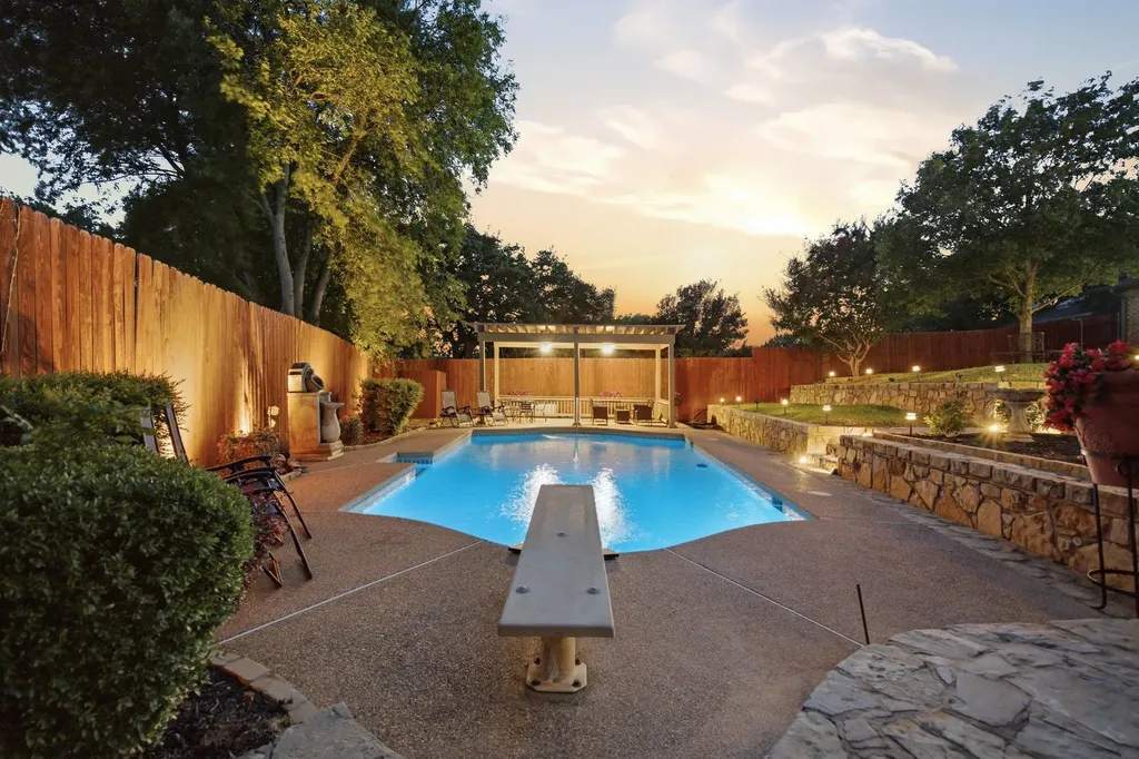 303 Quail Crest Drive Bedford TX 76021