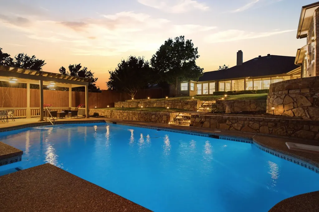 303 Quail Crest Drive Bedford TX 76021