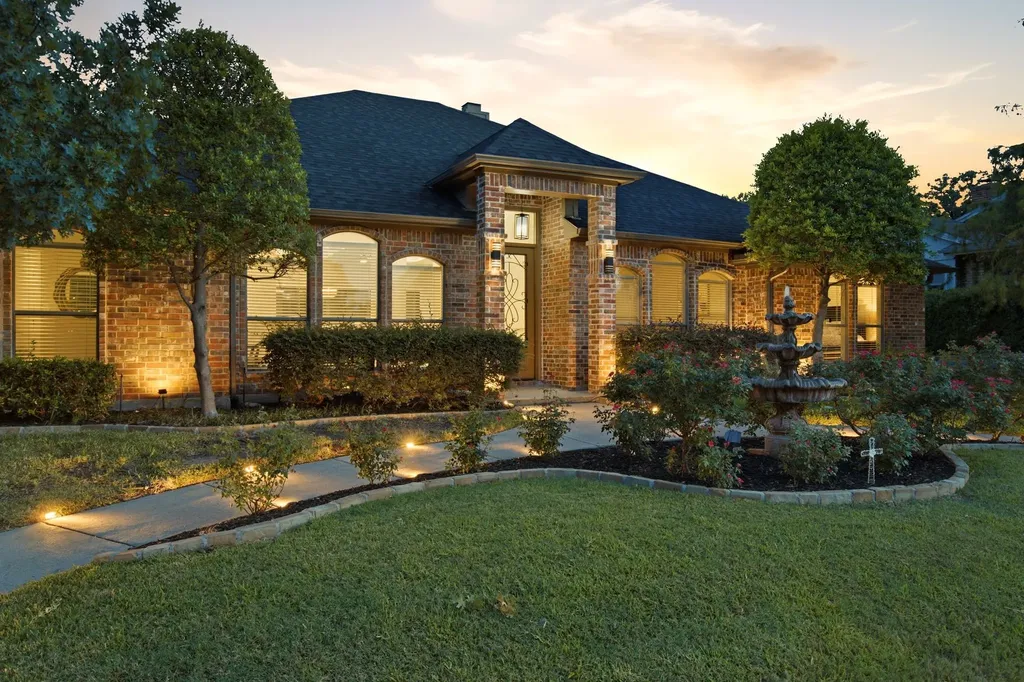 303 Quail Crest Drive Bedford TX 76021