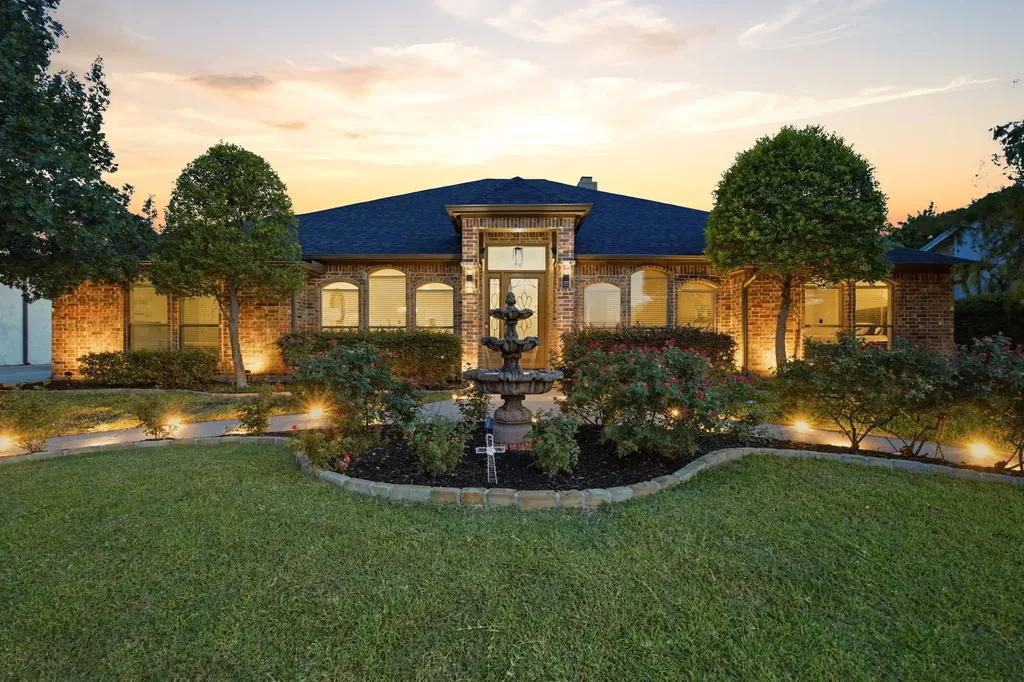 303 Quail Crest Drive Bedford TX 76021