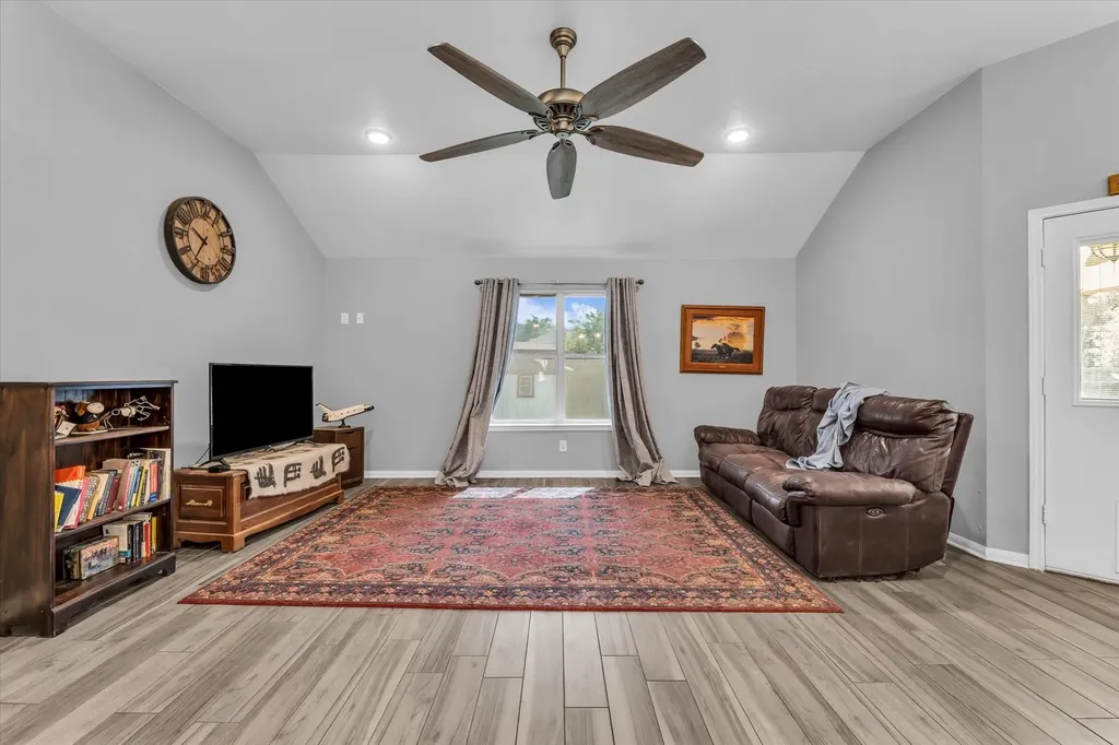 7 Market Loop Morgans Point Resort TX 76513