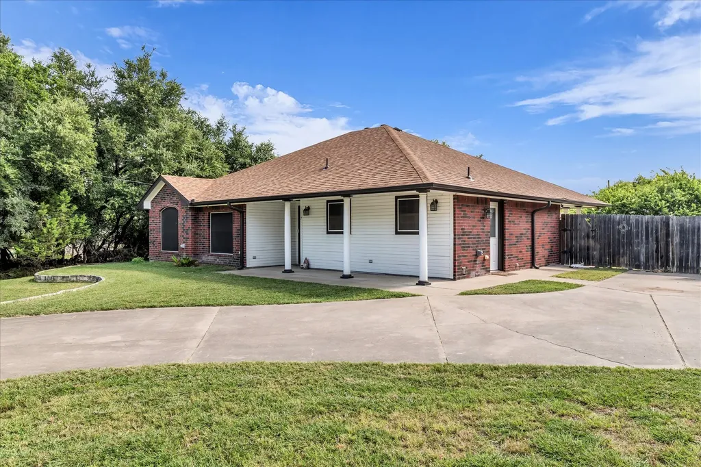 7 Market Loop Morgans Point Resort TX 76513