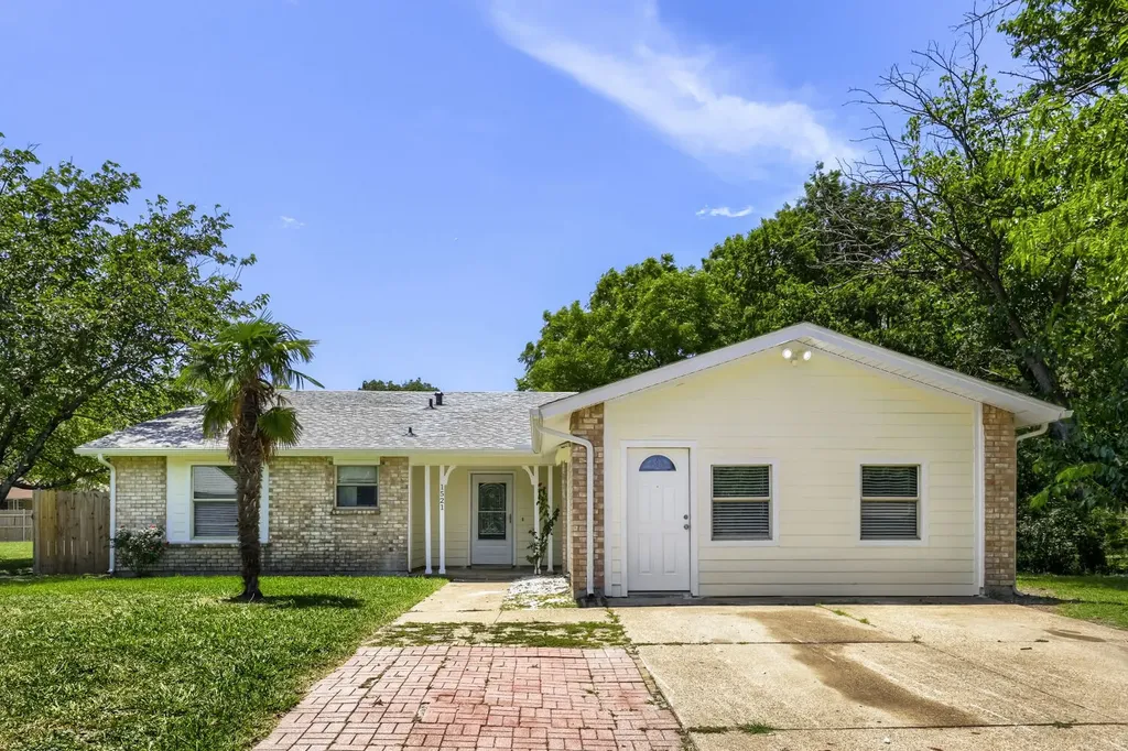1521 Oakbrook Court Lancaster TX 75134