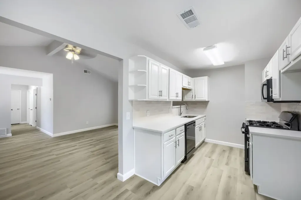 1521 Oakbrook Court Lancaster TX 75134