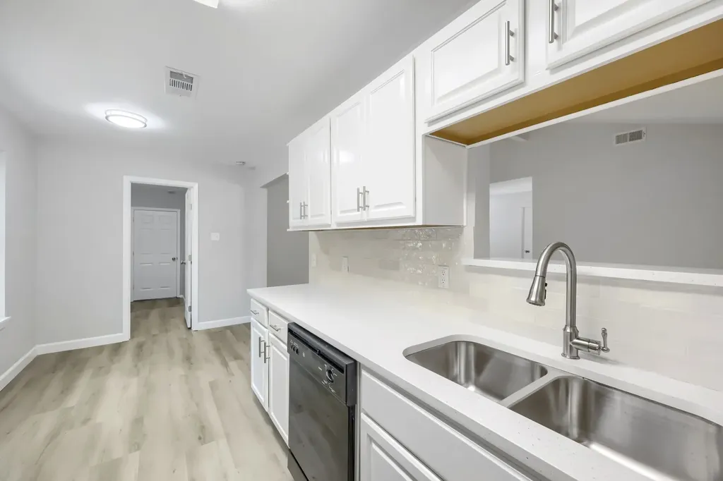 1521 Oakbrook Court Lancaster TX 75134