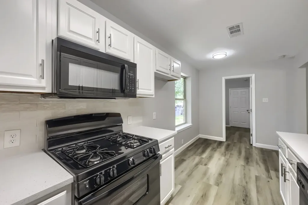 1521 Oakbrook Court Lancaster TX 75134