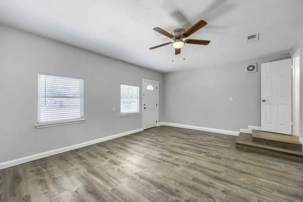 1521 Oakbrook Court Lancaster TX 75134
