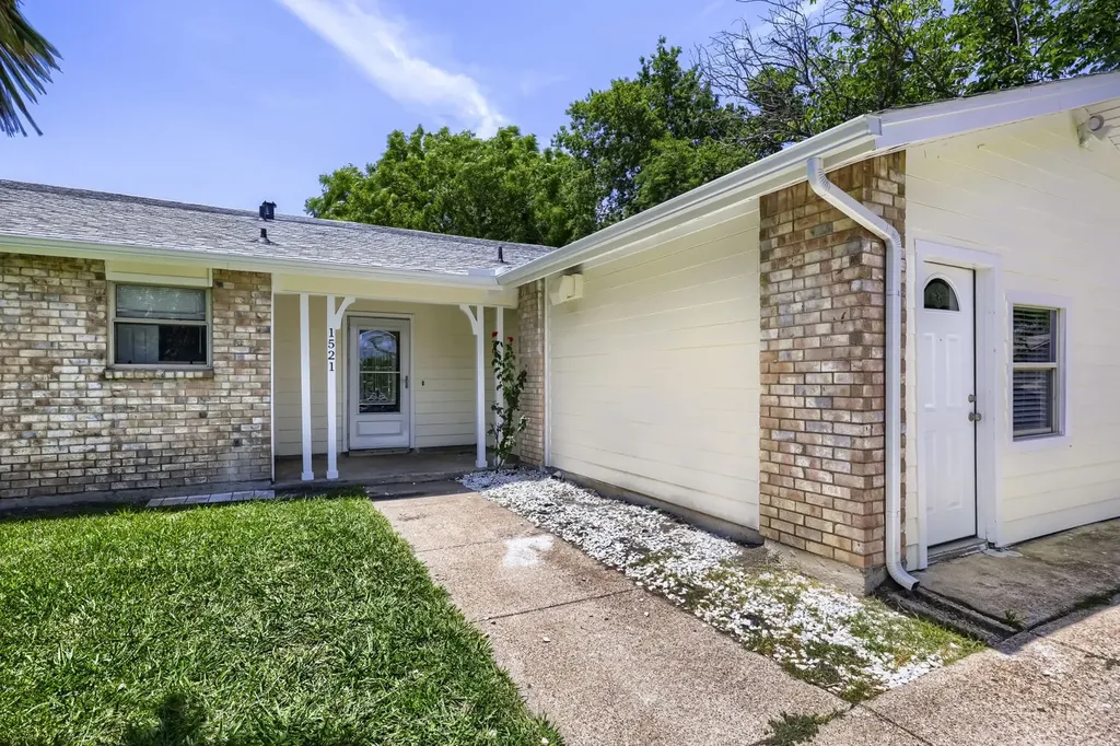 1521 Oakbrook Court Lancaster TX 75134