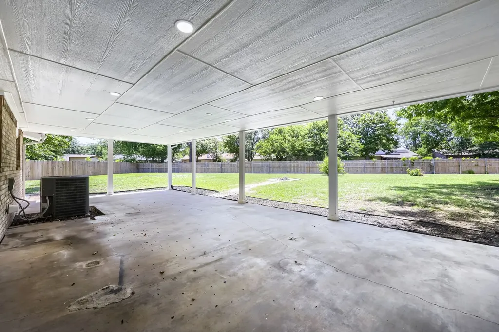 1521 Oakbrook Court Lancaster TX 75134