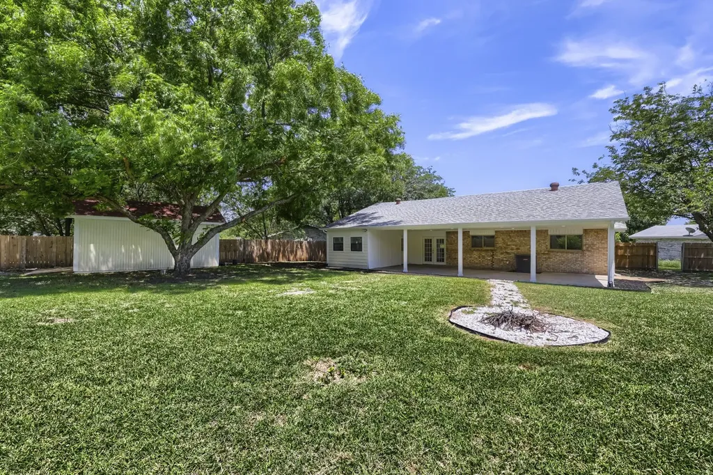 1521 Oakbrook Court Lancaster TX 75134