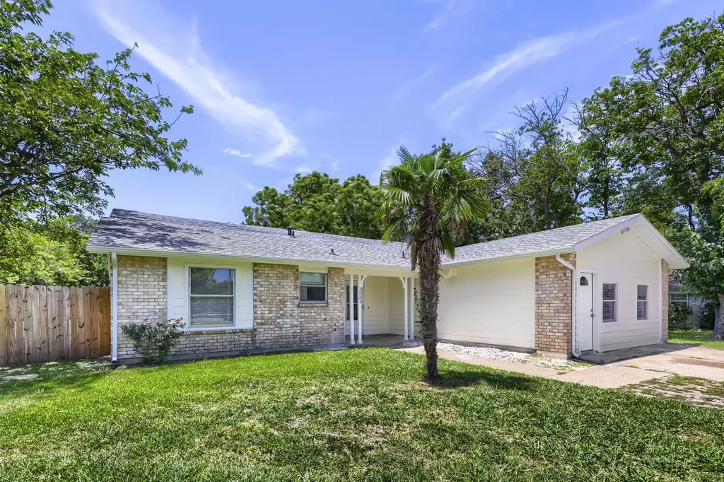 1521 Oakbrook Court Lancaster TX 75134