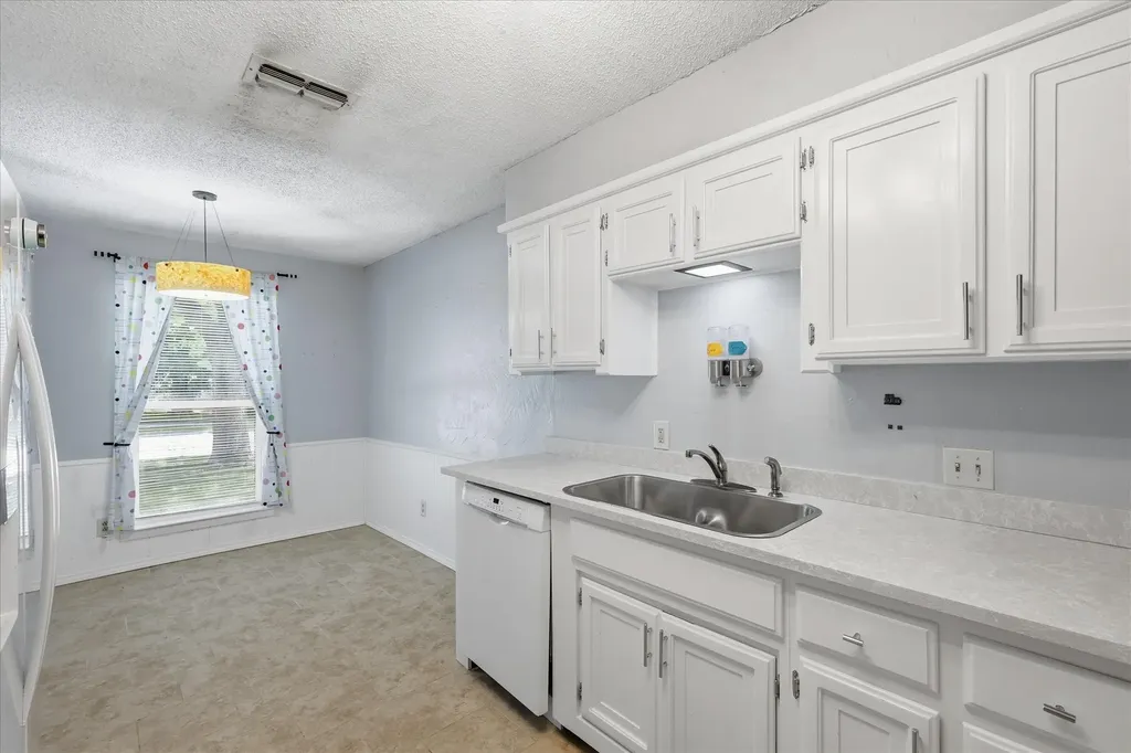 5670 Philadelphia Court Watauga TX 76148