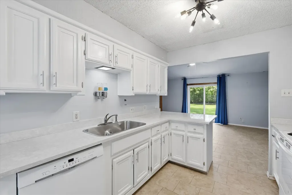 5670 Philadelphia Court Watauga TX 76148