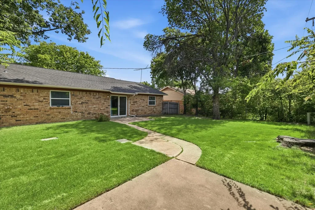 5670 Philadelphia Court Watauga TX 76148