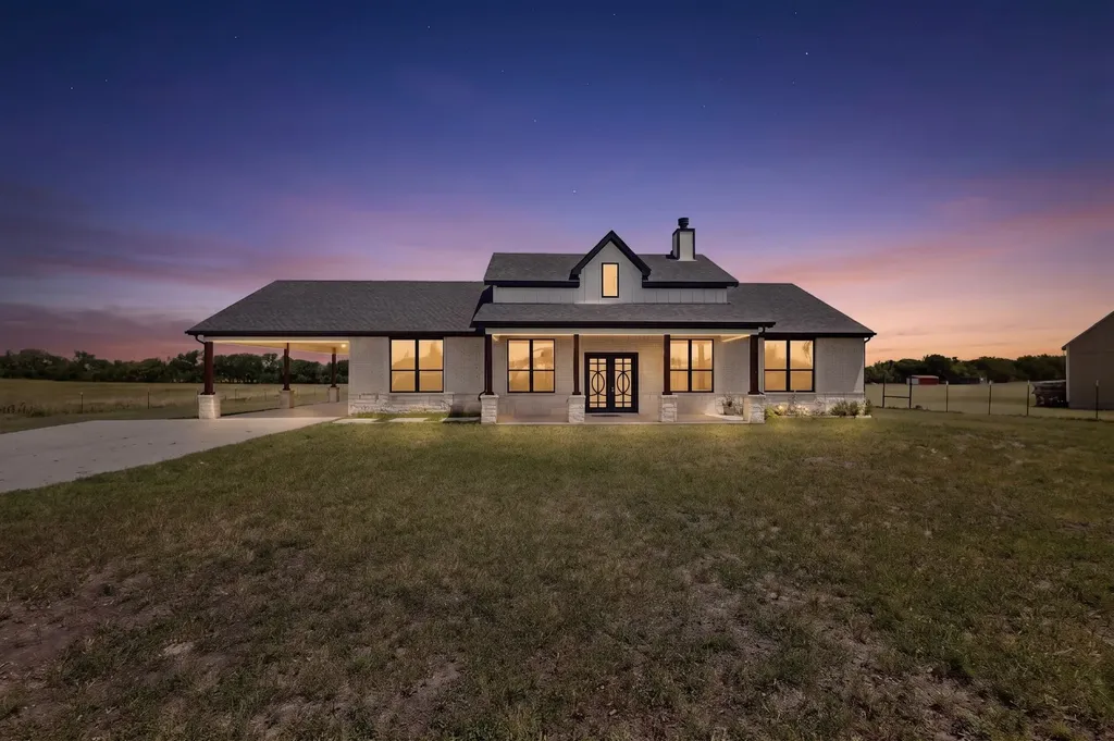 204 County Road 1001 Greenville TX 75401