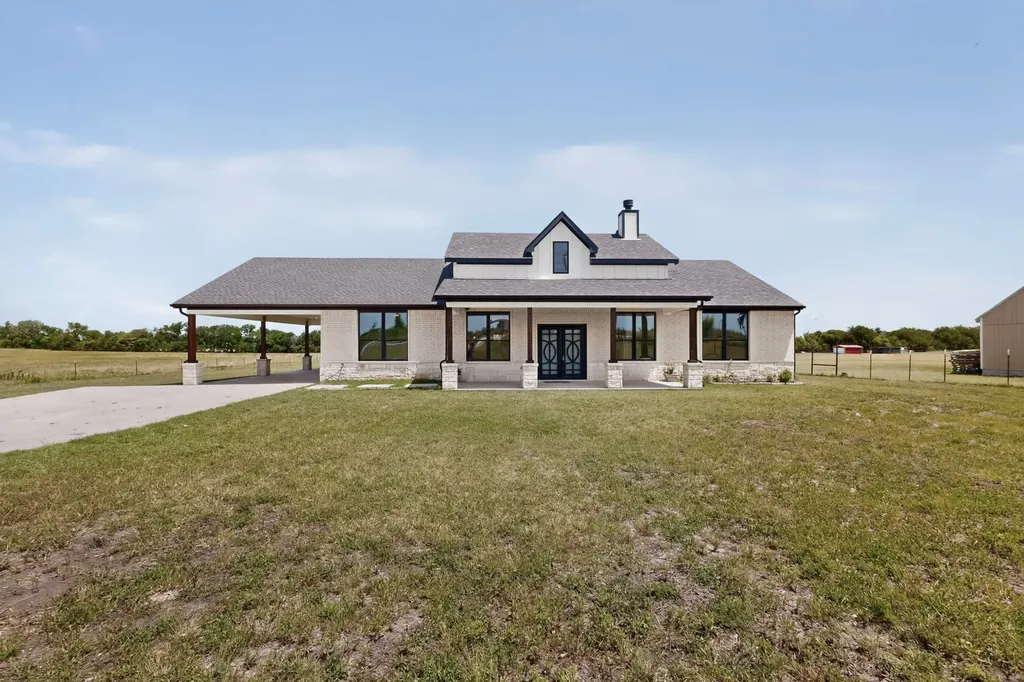 204 County Road 1001 Greenville TX 75401