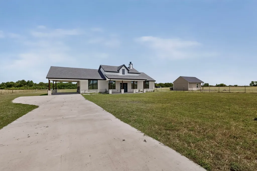 204 County Road 1001 Greenville TX 75401
