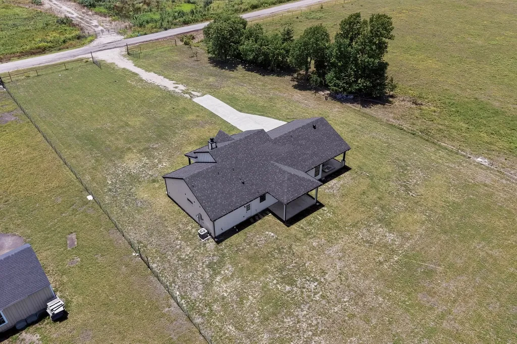 204 County Road 1001 Greenville TX 75401