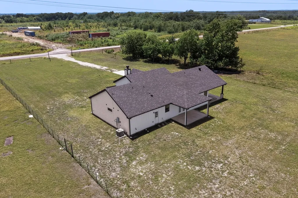 204 County Road 1001 Greenville TX 75401