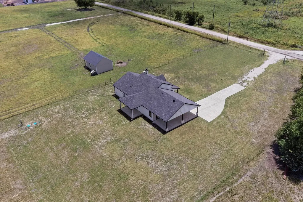 204 County Road 1001 Greenville TX 75401