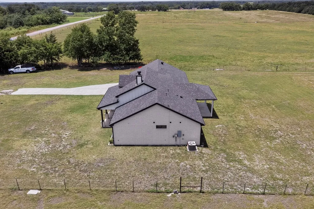 204 County Road 1001 Greenville TX 75401
