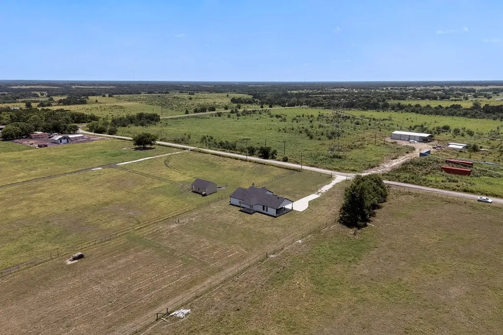 204 County Road 1001 Greenville TX 75401