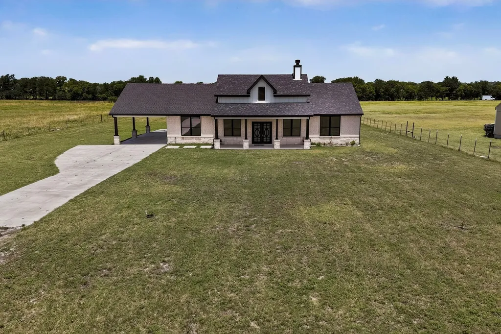 204 County Road 1001 Greenville TX 75401