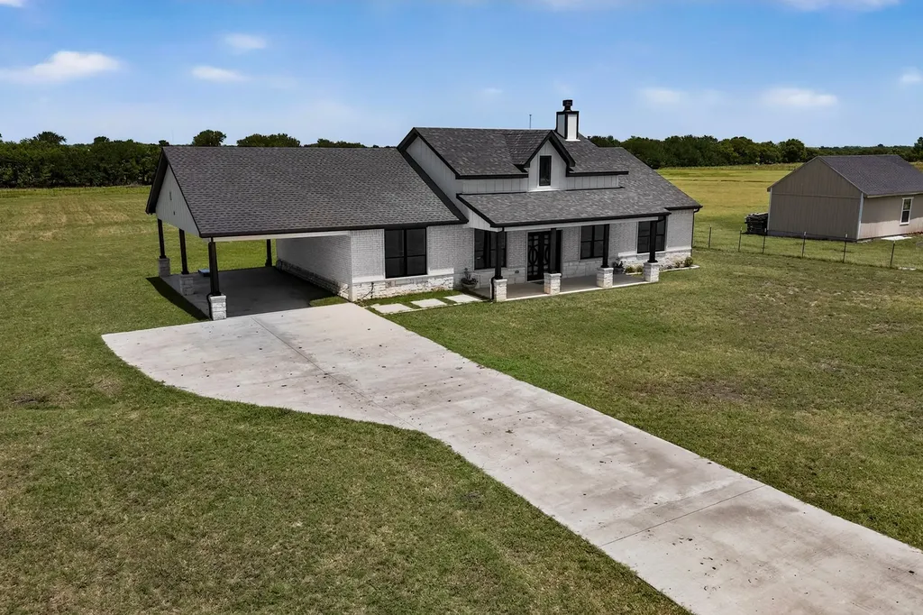 204 County Road 1001 Greenville TX 75401