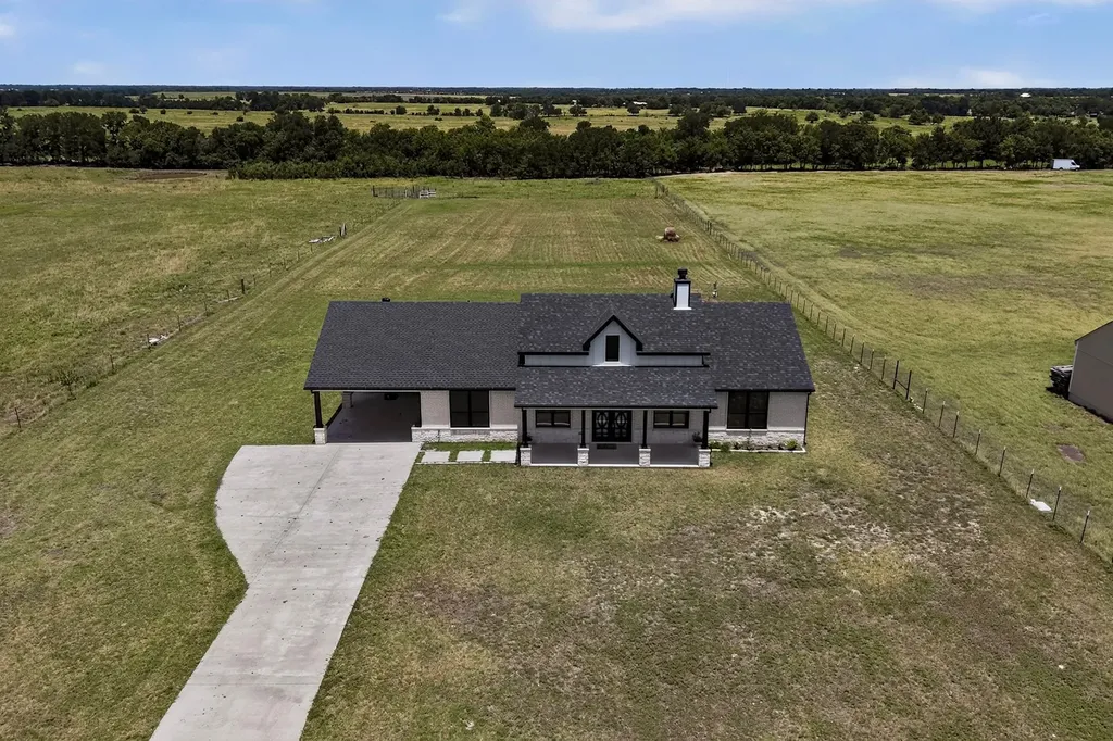 204 County Road 1001 Greenville TX 75401