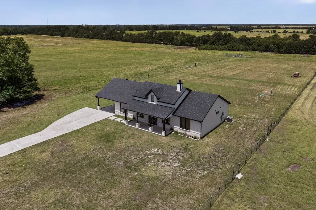 204 County Road 1001 Greenville TX 75401