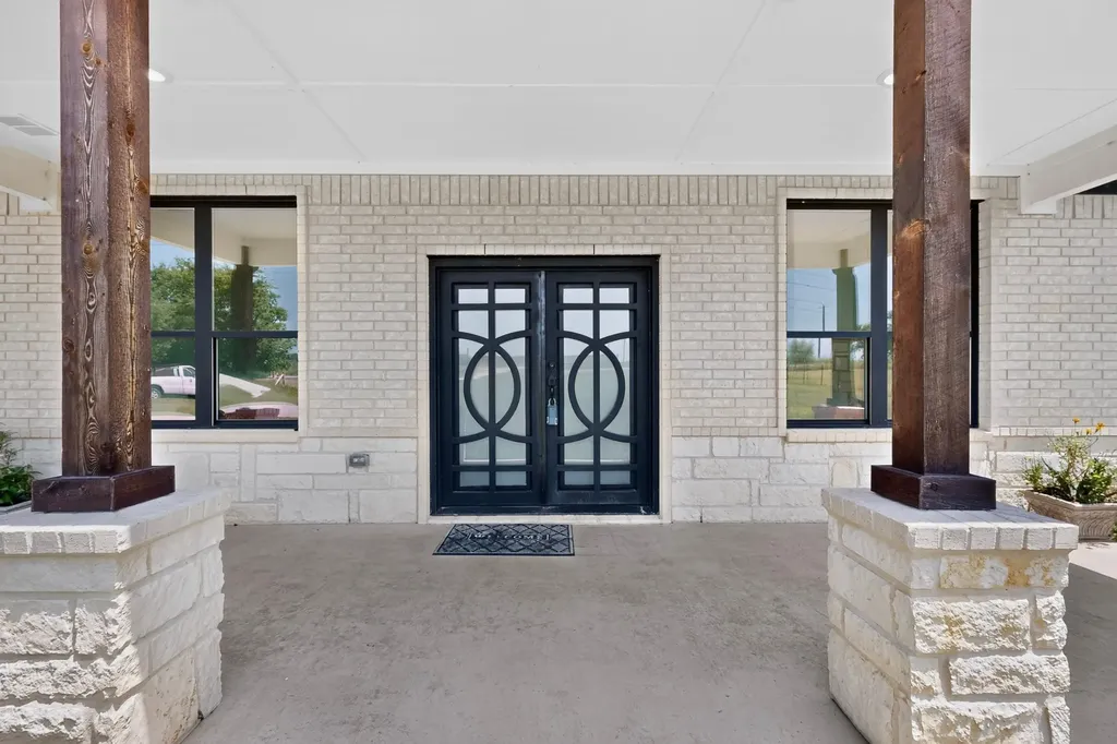 204 County Road 1001 Greenville TX 75401
