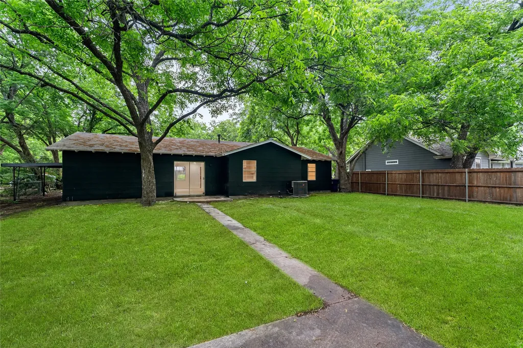 110 Hackberry Street Lancaster TX 75146
