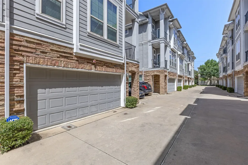2326 Stutz Drive Dallas TX 75235