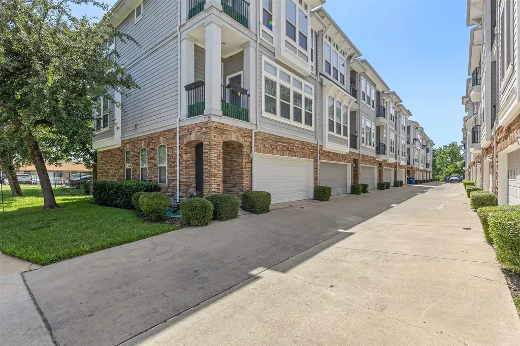 2326 Stutz Drive Dallas TX 75235