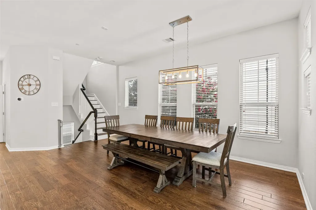 2326 Stutz Drive Dallas TX 75235