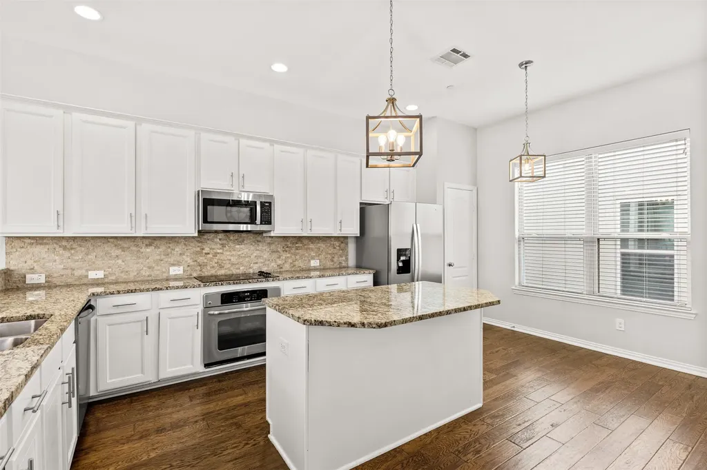 2326 Stutz Drive Dallas TX 75235