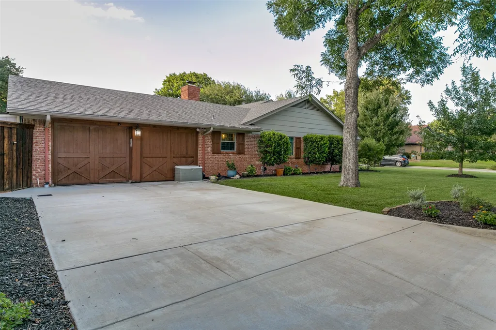 2845 Autumn Drive Hurst TX 76054