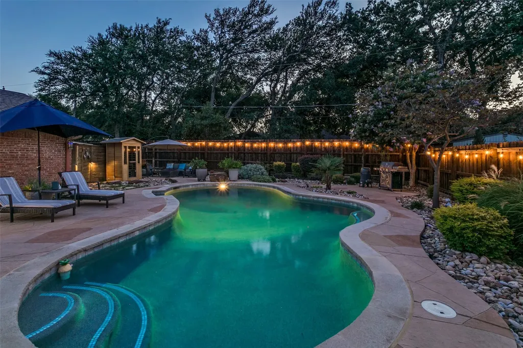 2845 Autumn Drive Hurst TX 76054