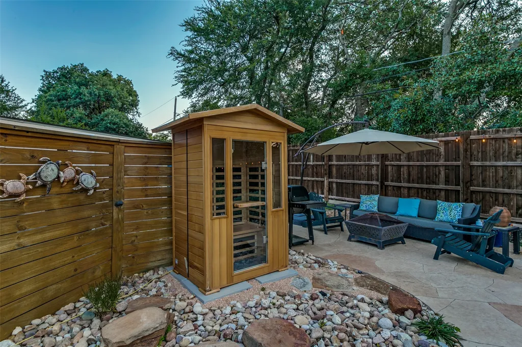 2845 Autumn Drive Hurst TX 76054
