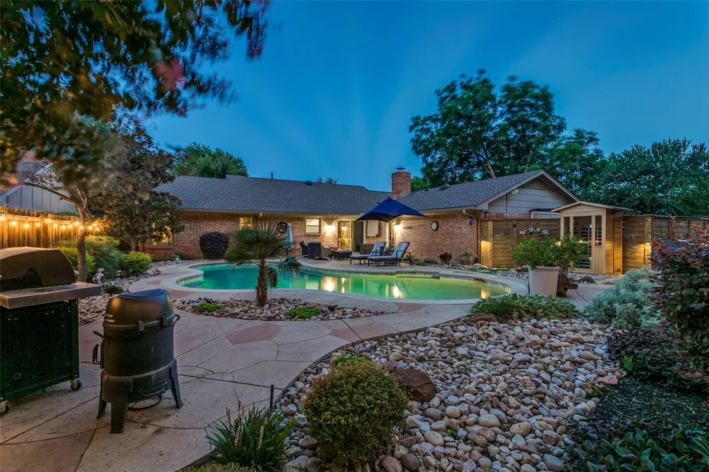 2845 Autumn Drive Hurst TX 76054