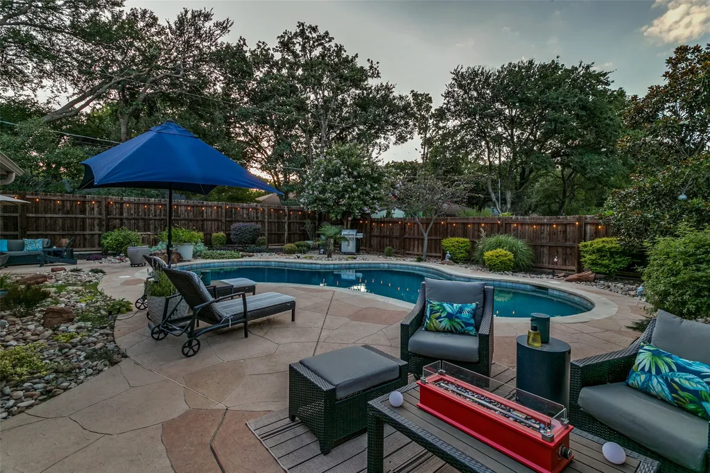 2845 Autumn Drive Hurst TX 76054