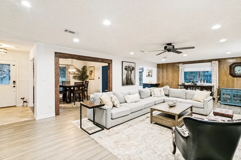 2845 Autumn Drive Hurst TX 76054