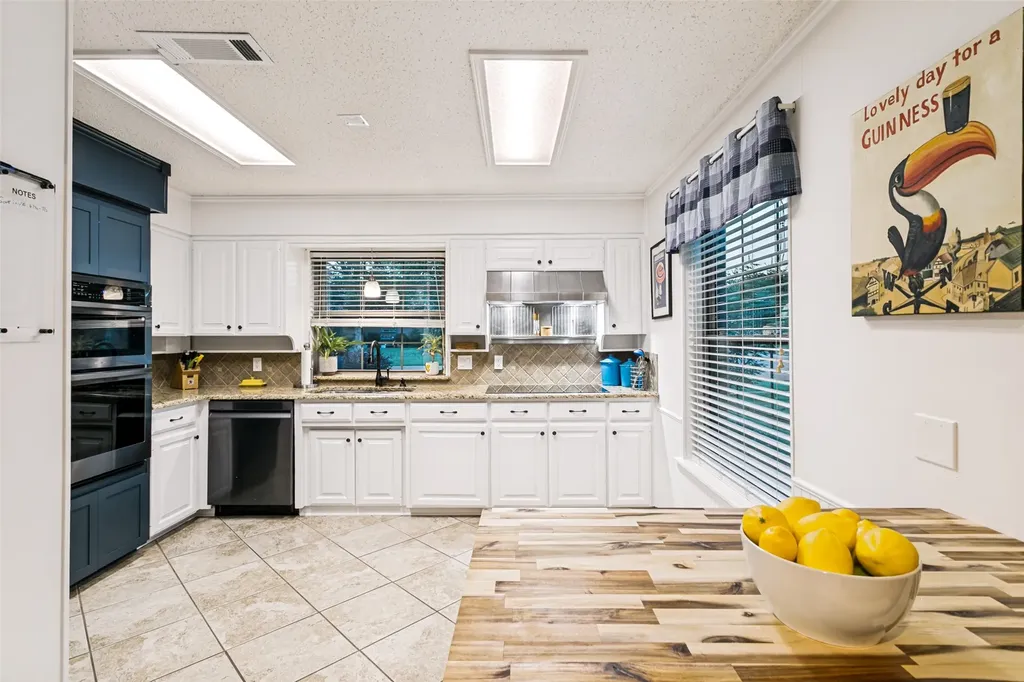 2845 Autumn Drive Hurst TX 76054
