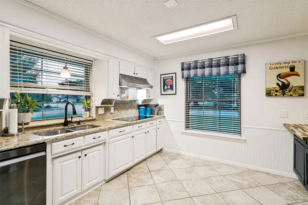 2845 Autumn Drive Hurst TX 76054