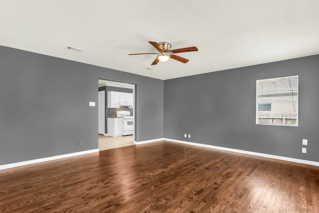 1433 Nash Street Garland TX 75042