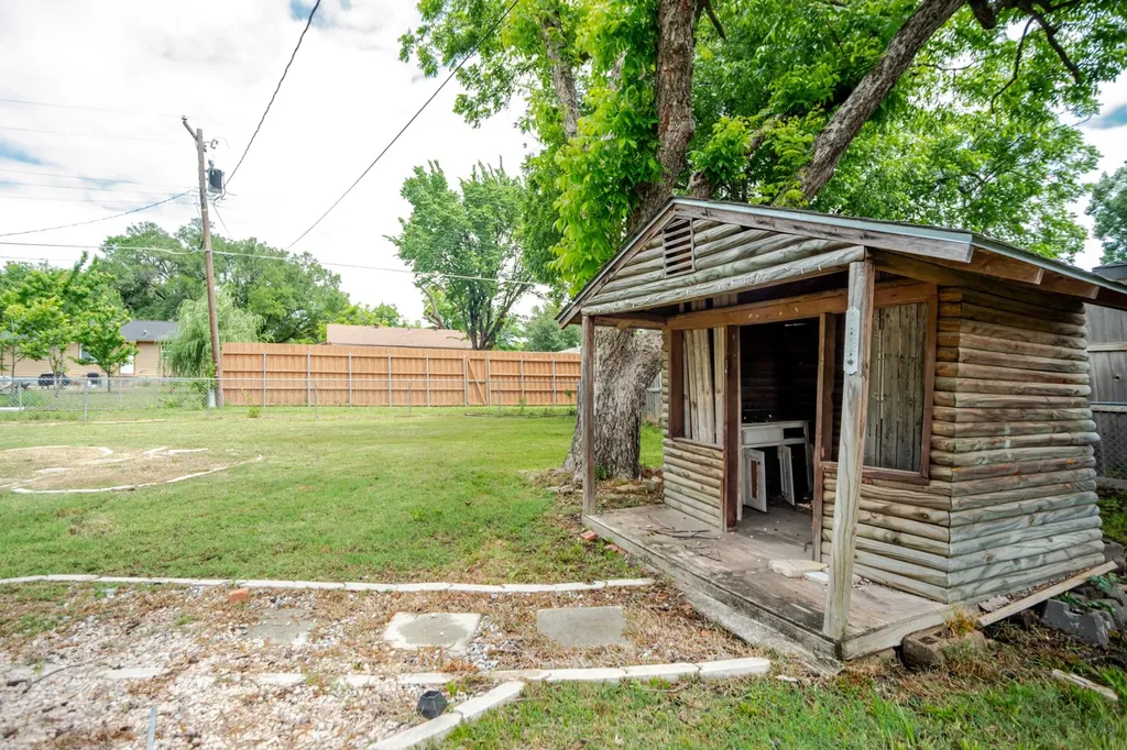 1433 Nash Street Garland TX 75042