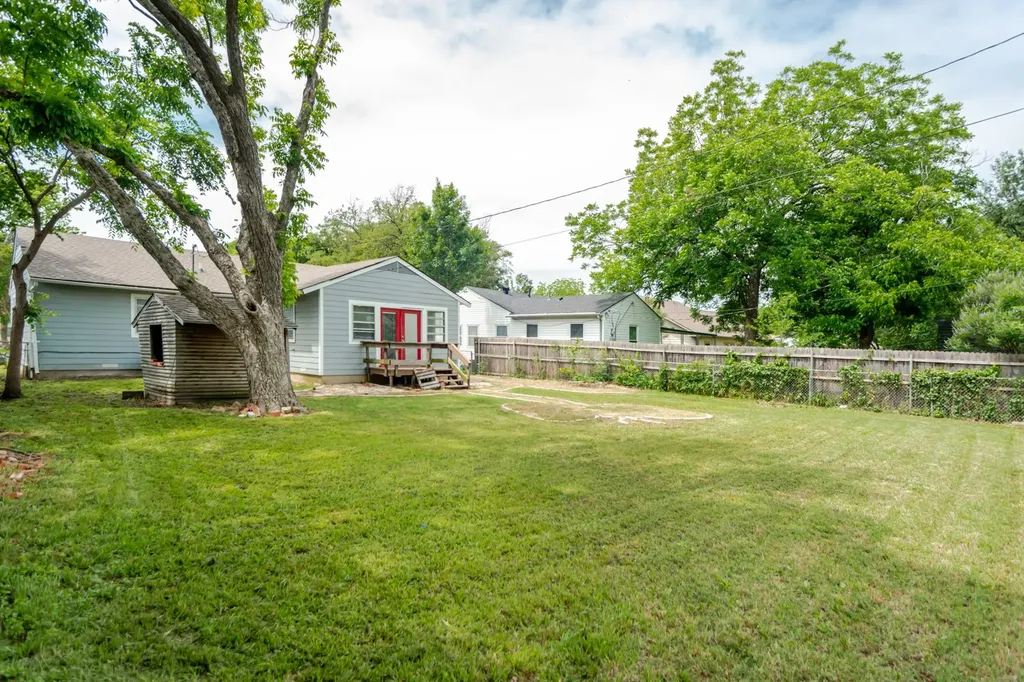 1433 Nash Street Garland TX 75042